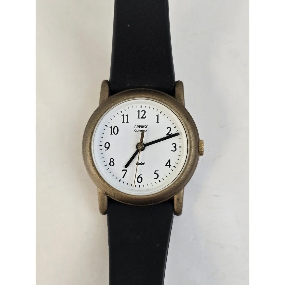 vintage‎ Timex Ladies Vintage White Dial black rubber Strap Watch WR 377 1970s